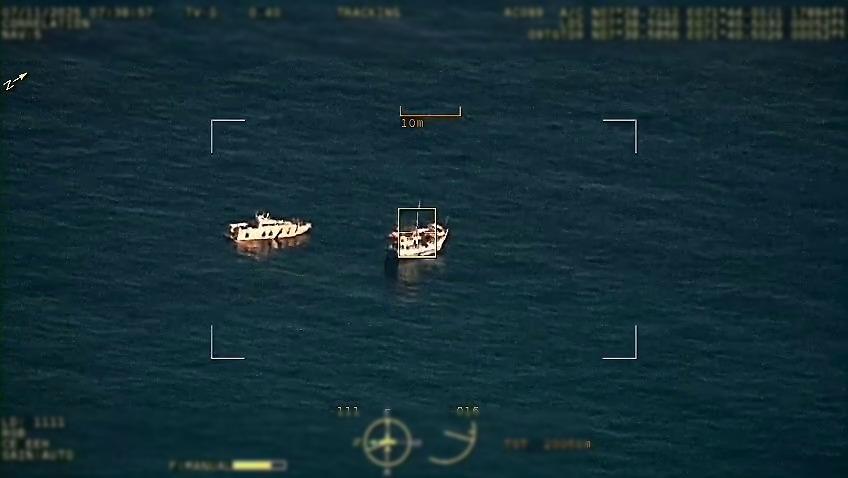 ޤާނޫނާޚިލާފަށް ރާއްޖޭގެ ކަނޑުގެ ސަރަހައްދުގައި ހަރަކާތެރިވަމުންދިޔަ ބޭރުގެ ބޯޓެއް، ޑްރޯންގެ އެހީގައި އަތުލައިގަނެފި