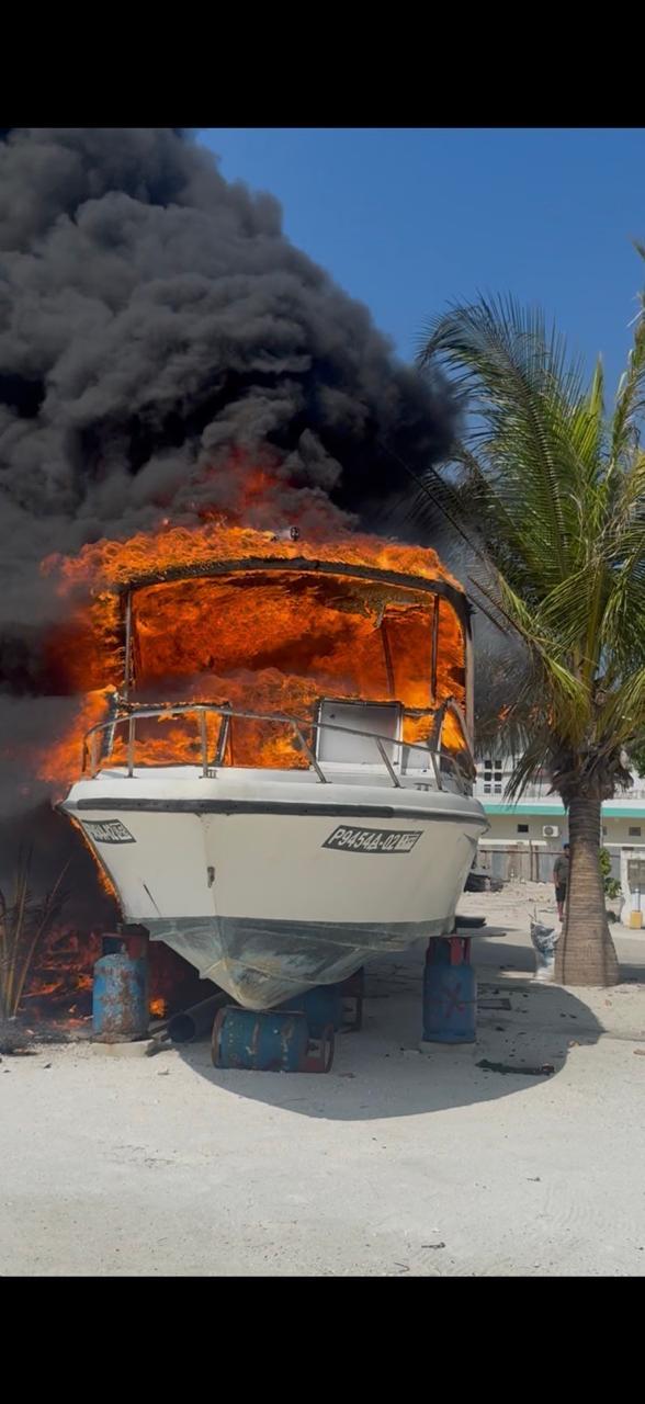 މާފުށީގައި އެހެލާފައި އޮތް ލޯންޗެއްގައި އަލިފާން ރޯވެއްޖެ